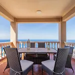 Villa Sea View 1 *