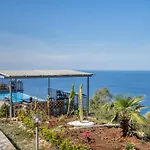 Villa Sea View 1 *